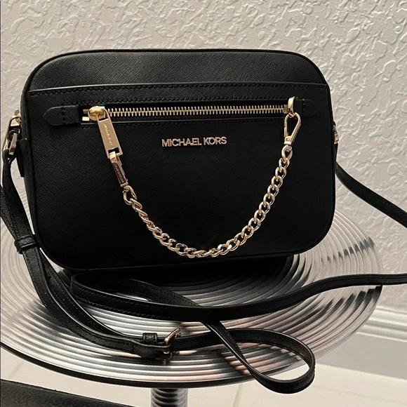 MICHAEL KORS BLACK JET SETTER CROSSBODY BAG with FRONT ZIP COMPARTMENT AND CHAIN - Picture 1 of 11